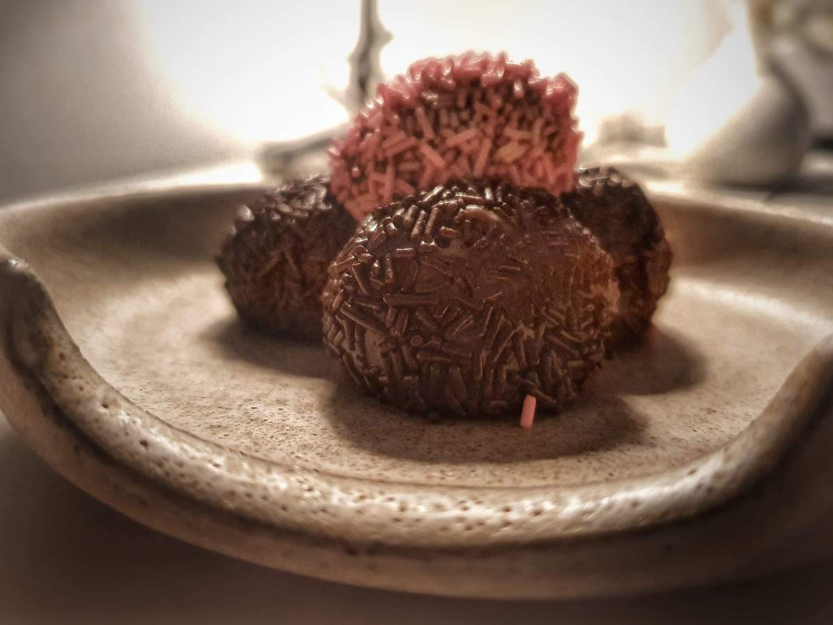 BRIGADEIROS-ΤΑ ΒΡΑΖΙΛΙΑΝΙΚΑ ΤΡΟΥΦΑΚΙΑ ΠΟΥ ΘΑ ΣΑΣ&nbsp;ΤΡΕΛΑΝΟΥΝ